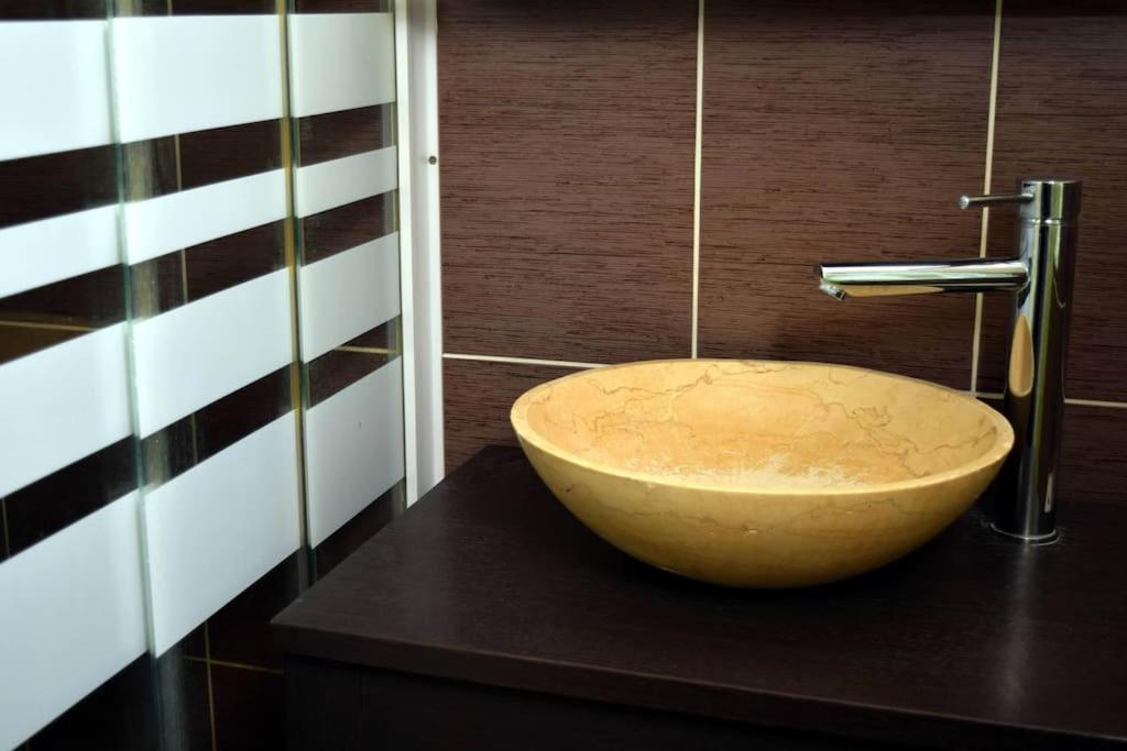 Appartement Place Du Marche Мер-ле-Бен Екстериор снимка